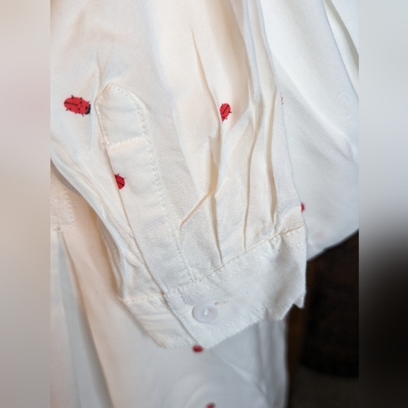 BeachLunchLounge White with Ladybugs Boyfriend Button Down Long Sleeve Shirt M - Picture 9 of 16